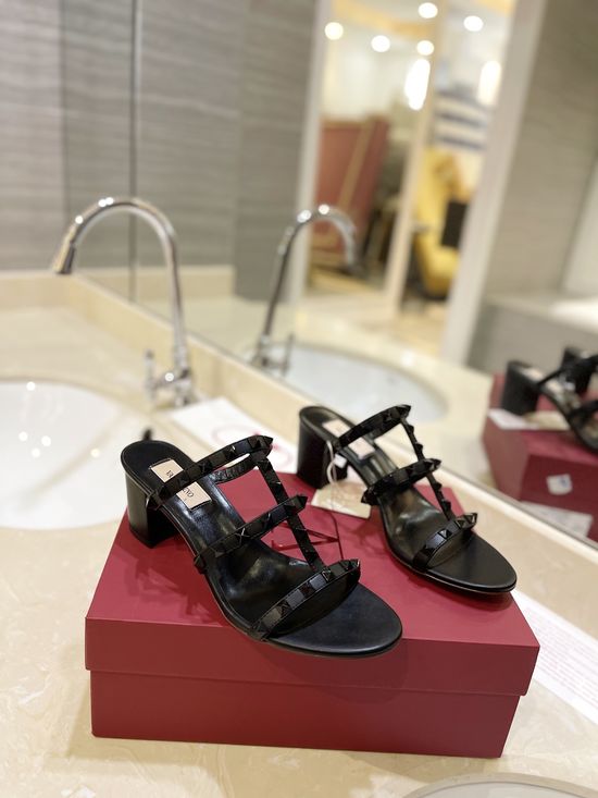 Valentino Elegant Leather Slide Sandals With Hardware Detail