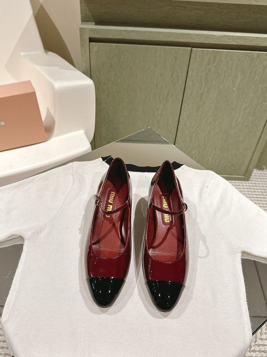 Miu Miu Classic Pointed Toe Leather Mid Heel Dress Shoes