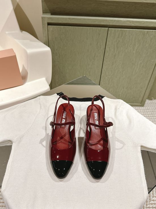 Miu Miu Classic Pointed Toe Leather Mid Heel Dress Shoes