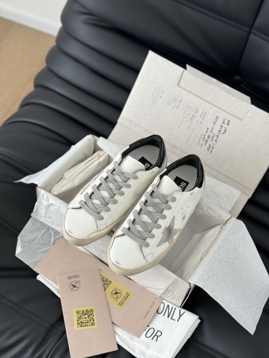 Golden Goose Casual Graffiti Distressed Sneakers Versatile Daily Footwear