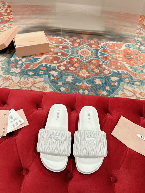 Miu Miu Quilted Soft Leather Slides Comfortable Casual Daily Slippers