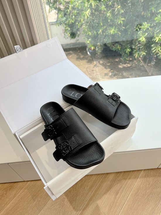 Loewe Vintage Carved Detail Round Toe Casual Sandals
