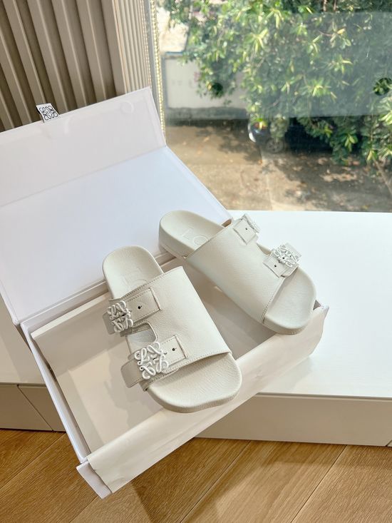 Loewe Vintage Carved Detail Round Toe Casual Sandals