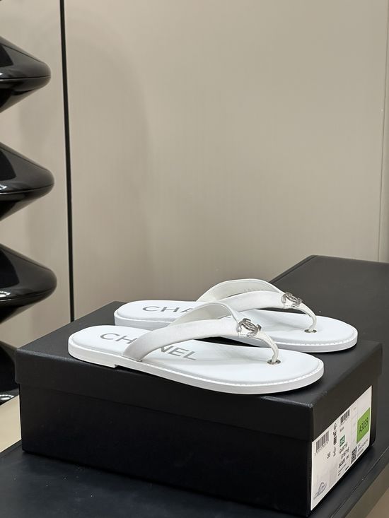 Chanel Minimalist Leather Thong Sandals With Logo Accent