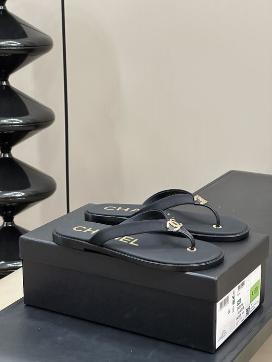 Chanel Minimalist Leather Thong Sandals With Logo Accent