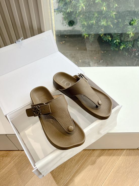 Loewe Retro Embossed Detail Round Toe Casual Slide Sandals