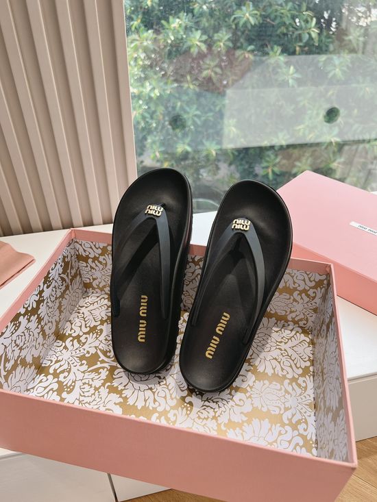 Miu Miu Thick Sole Thong Comfortable Casual Beach Sandals