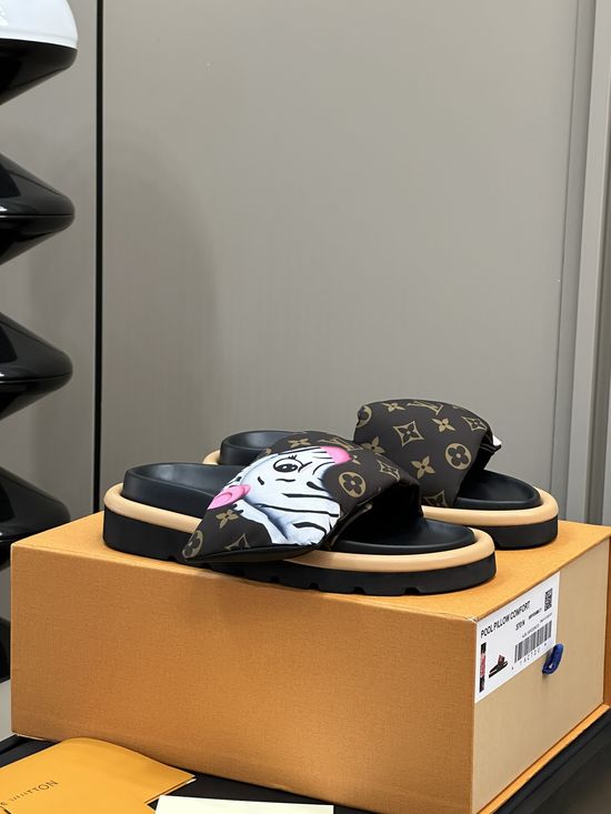 Louis Vuitton Fleece Lined House Slippers With Non-slip Sole
