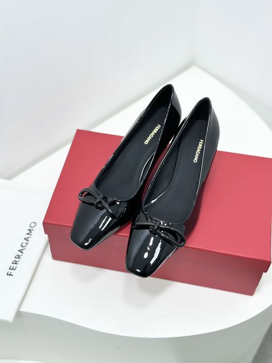 Ferragamo Knot Decor Square Toe Leather High Heels