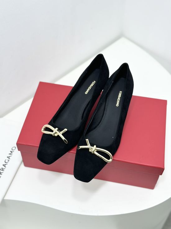 Ferragamo Knot Decor Square Toe Leather High Heels