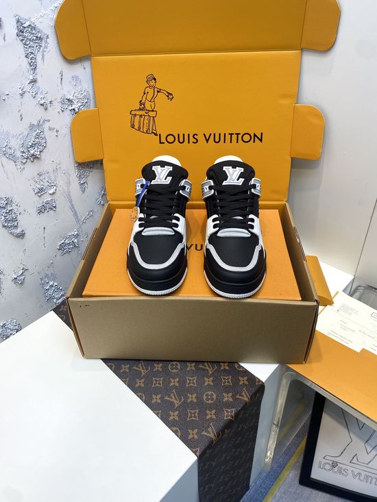 Louis Vuitton Premium Leather Low-top Fashion Sneakers