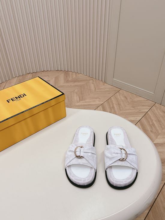 Fendi Classic Monogram Buckle Decor Premium Textured Casual Slides