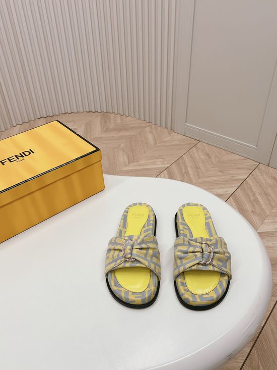 Fendi Classic Monogram Buckle Decor Premium Textured Casual Slides