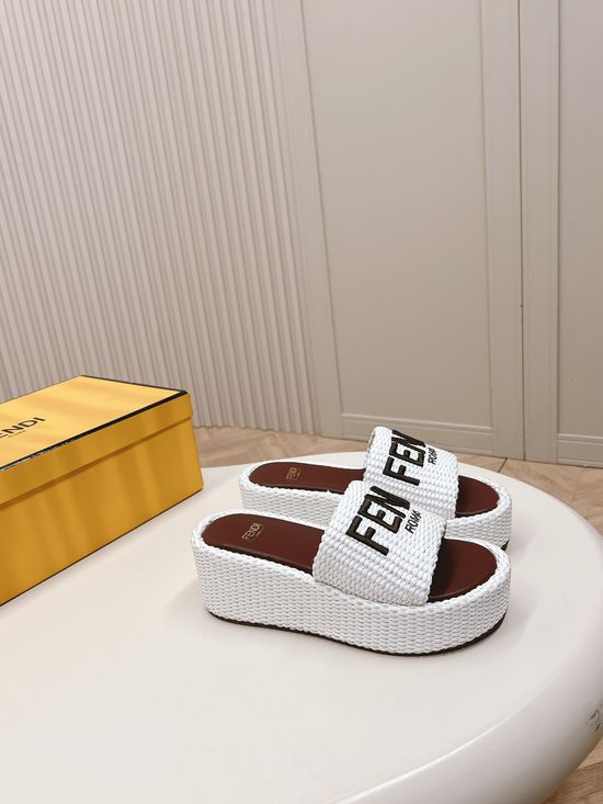Fendi Embroidered Logo Buckle Decor Comfortable Height Increasing Slides