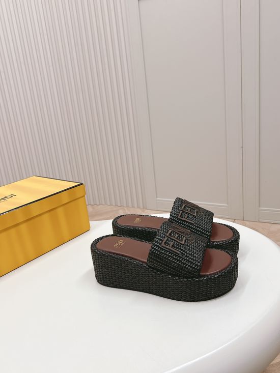 Fendi Embroidered Logo Buckle Decor Comfortable Height Increasing Slides