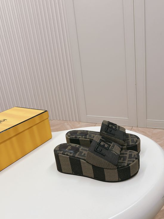 Fendi Embroidered Logo Buckle Decor Comfortable Height Increasing Slides