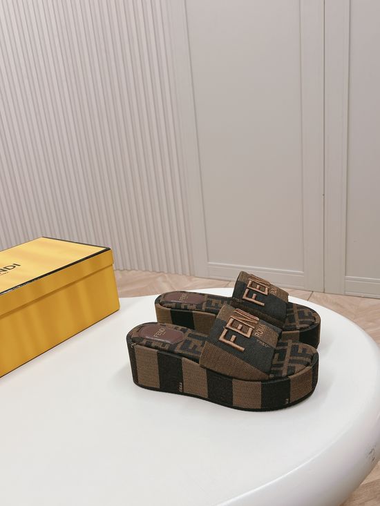 Fendi Embroidered Logo Buckle Decor Comfortable Height Increasing Slides