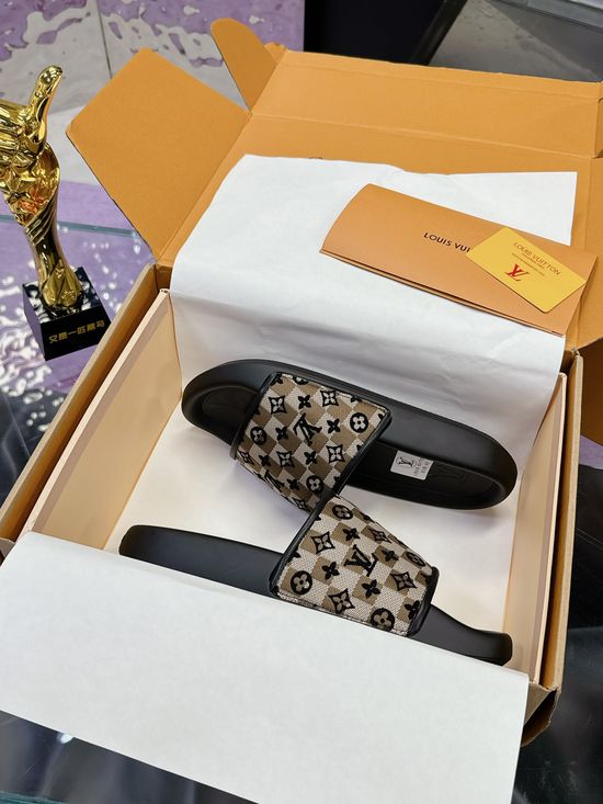 Louis Vuitton Premium Denim Upper Slippers With Comfortable Soft Sole
