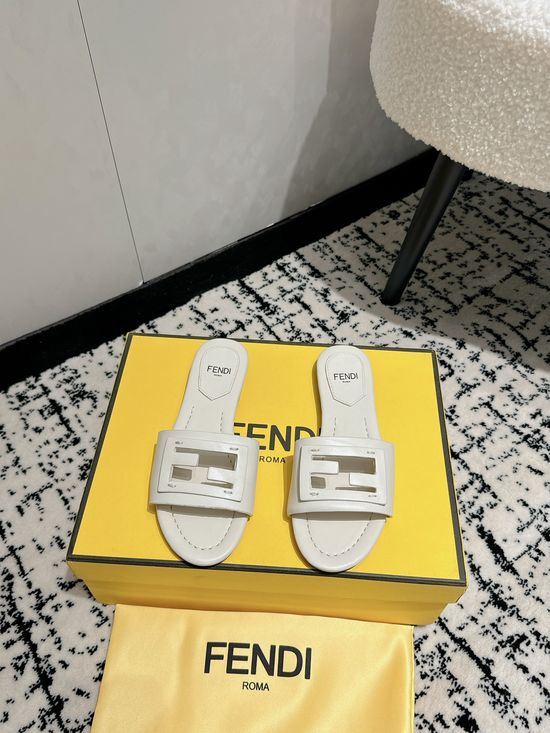 Fendi Soft Solid Color Flat Slides Comfortable Summer Footwear