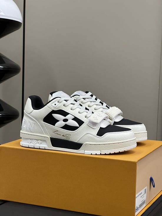 Louis Vuitton Classic Casual Sneakers Colorful Leather Upper Comfortable Sole