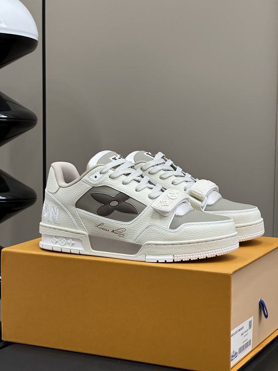 Louis Vuitton Classic Casual Sneakers Colorful Leather Upper Comfortable Sole