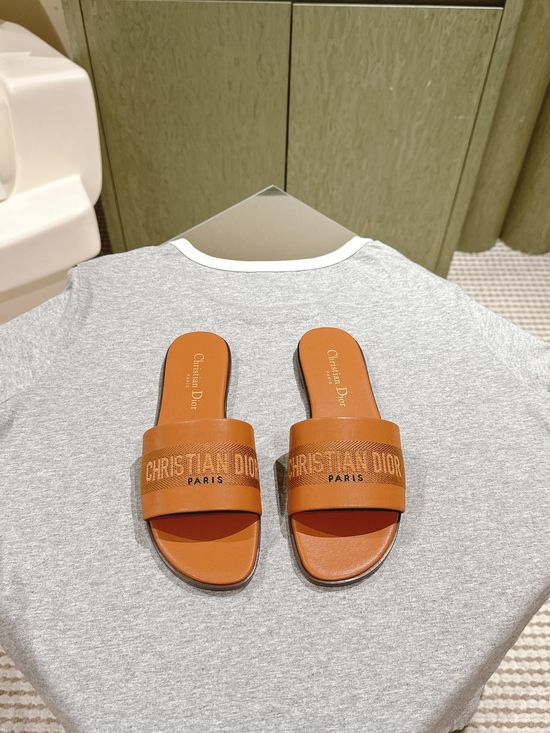 Gucci Embroidered Comfort Slide Sandals with Premium Leather Insole