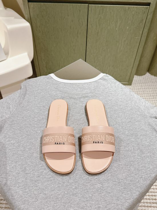 Gucci Embroidered Comfort Slide Sandals with Premium Leather Insole