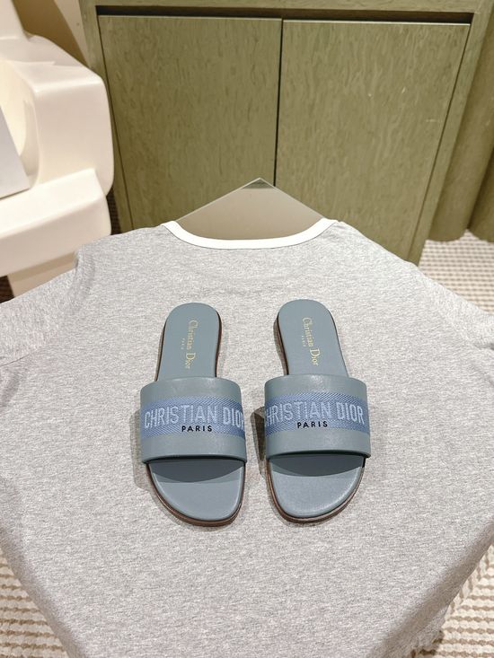 Gucci Embroidered Comfort Slide Sandals with Premium Leather Insole