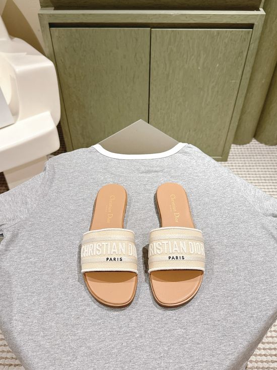 Gucci Embroidered Comfort Slide Sandals with Premium Leather Insole