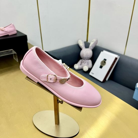 Chanel Vintage Emblem Decor Leather Ballet Flats