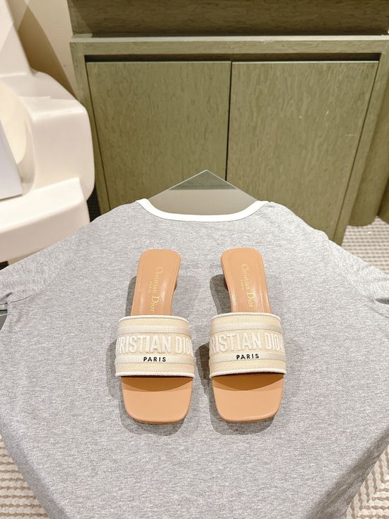 Gucci Embroidered Comfort Slide Sandals with Premium Leather Insole