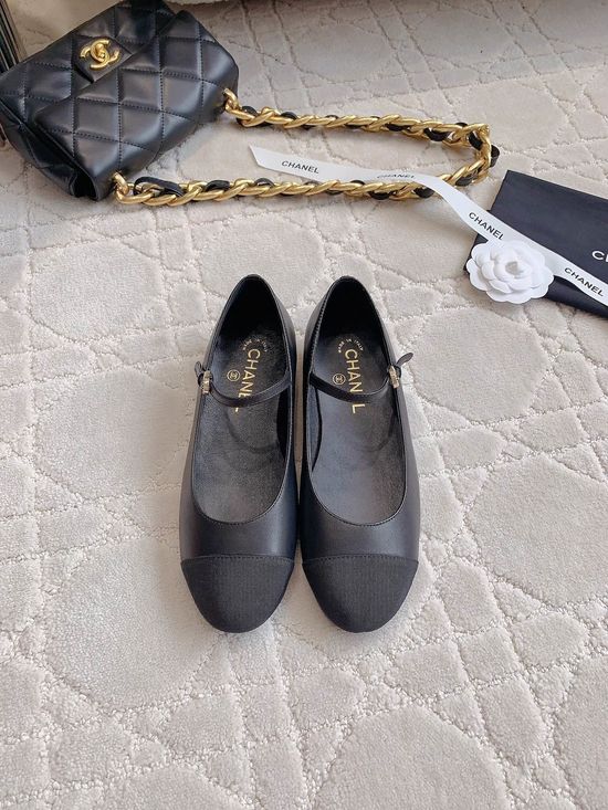 Chanel Classic Logo Decor Chunky Heel Genuine Leather Pumps