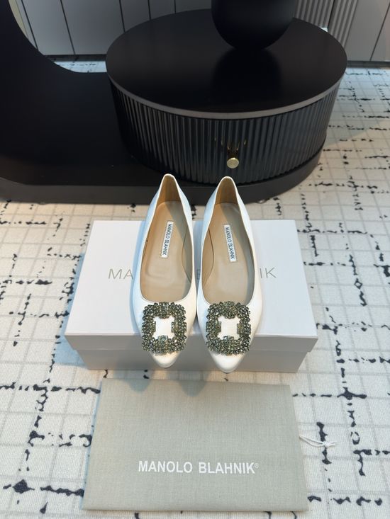 Manolo Blahnik Comfortable Satin High Heels with Crystal Buckle for Banquets
