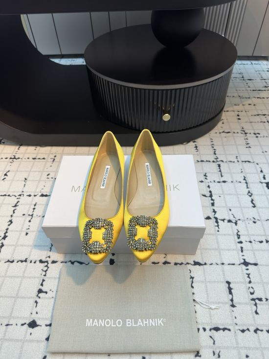 Manolo Blahnik Comfortable Satin High Heels with Crystal Buckle for Banquets