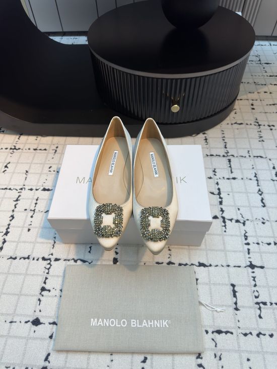 Manolo Blahnik Comfortable Satin High Heels with Crystal Buckle for Banquets