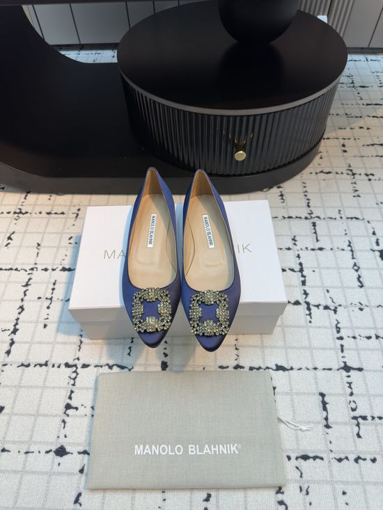 Manolo Blahnik Comfortable Satin High Heels with Crystal Buckle for Banquets