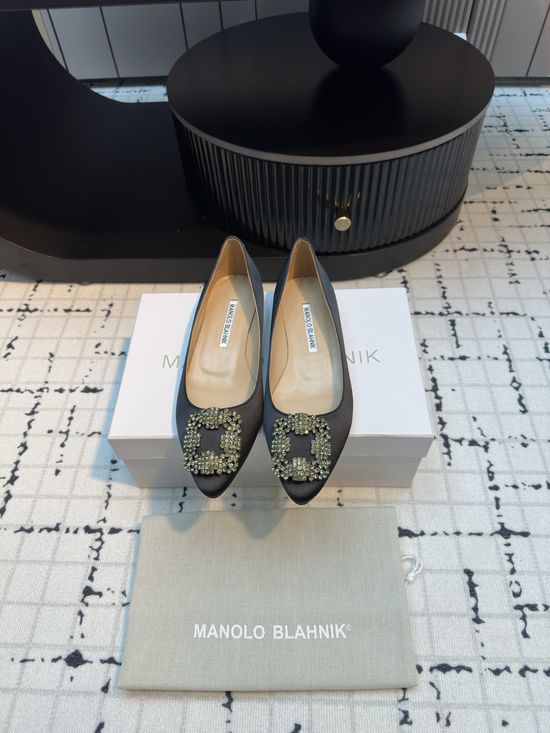 Manolo Blahnik Comfortable Satin High Heels with Crystal Buckle for Banquets