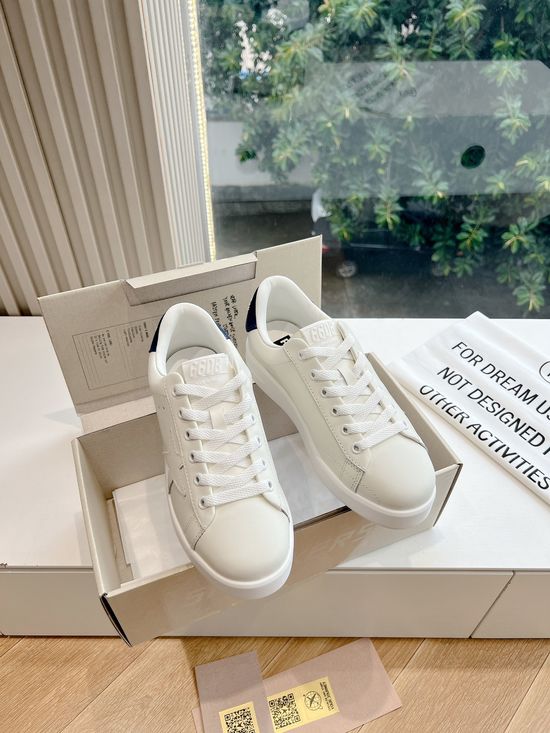 Golden Goose Classic Distressed Style Versatile Daily Sneakers