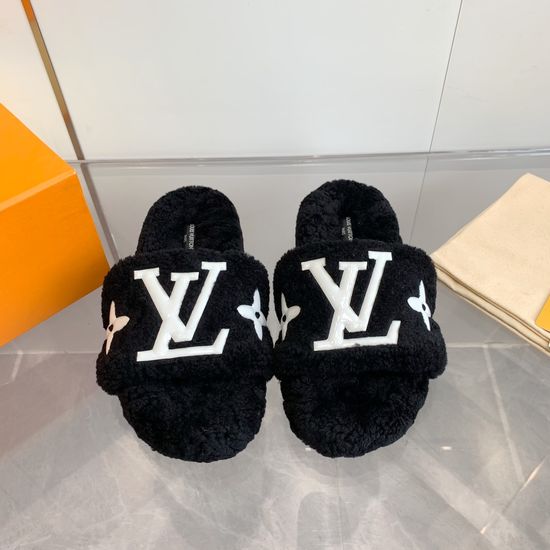 Louis Vuitton Plush Lined Slippers Non-slip Sole Classic Pattern Footwear