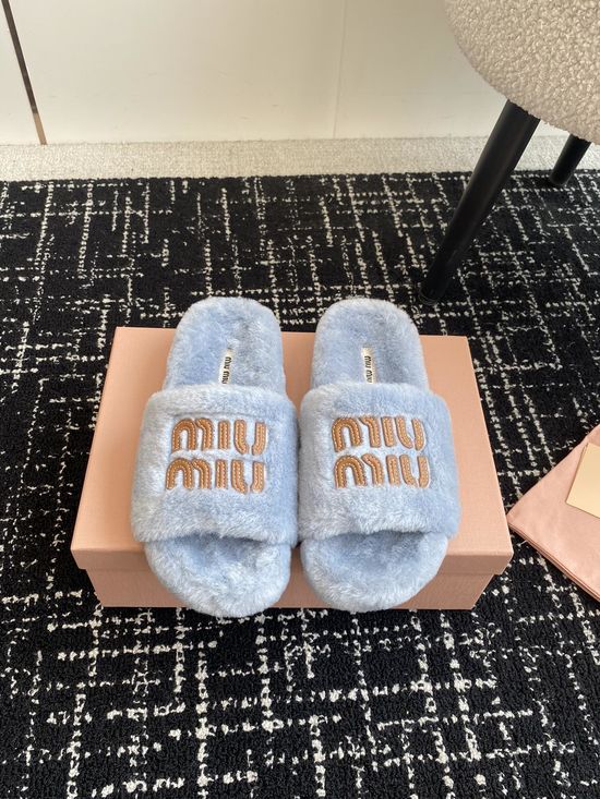 Miu Miu Soft Wool Fuzzy Slippers Anti Slip Sole For Daily Wear