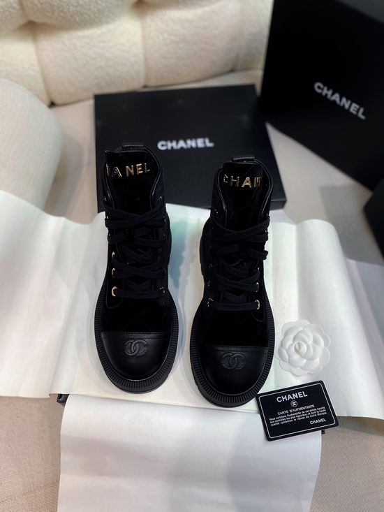 Chanel Vintage Quilted Lace-up Mid-heel Ankle Boots