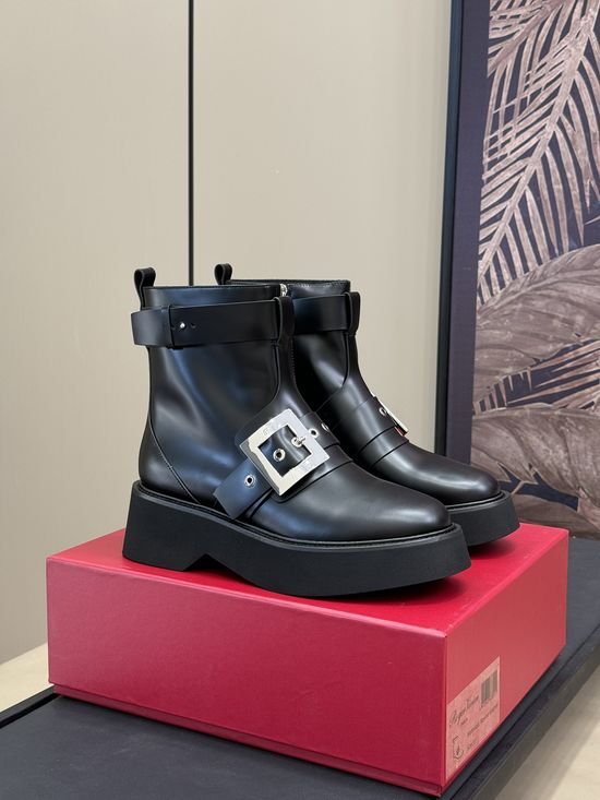 Roger Viver Sleek Leather Buckle Short Ankle Boots Lightweight