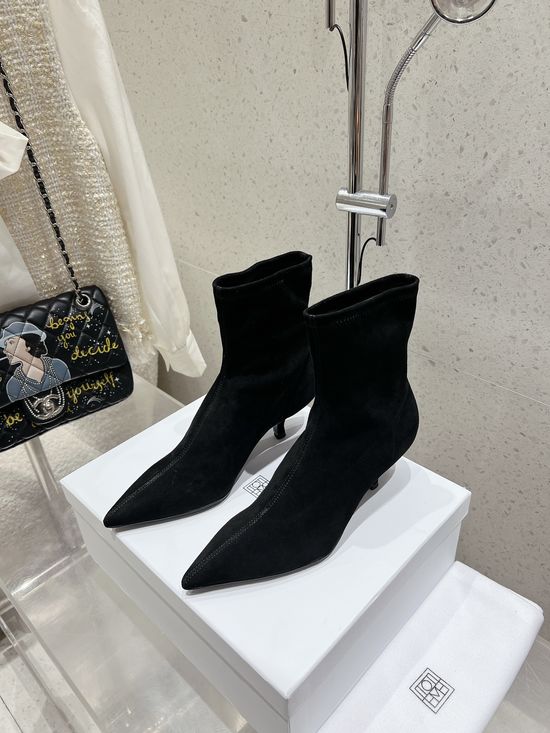 Toteme Pointed Toe Kitten Heel Stretchy Ankle Boots