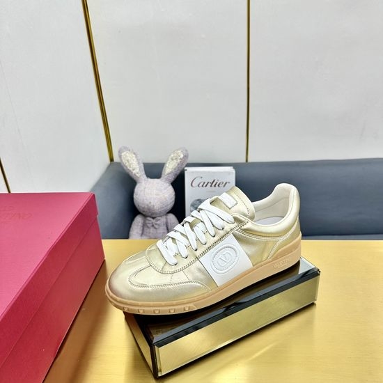 Valentino Classic Retro Casual Training Shoes with Premium Material