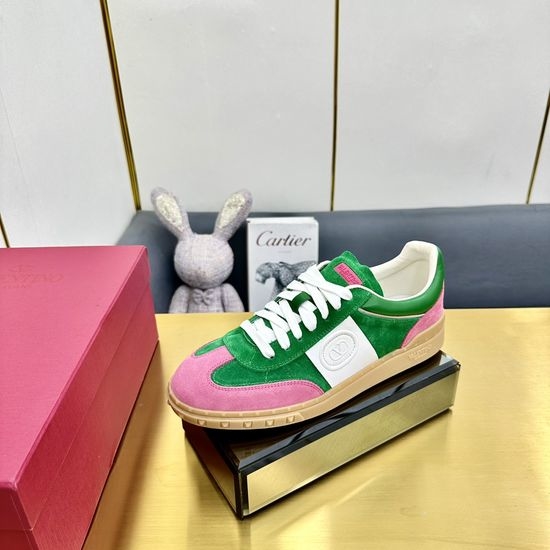 Valentino Classic Retro Casual Training Shoes with Premium Material