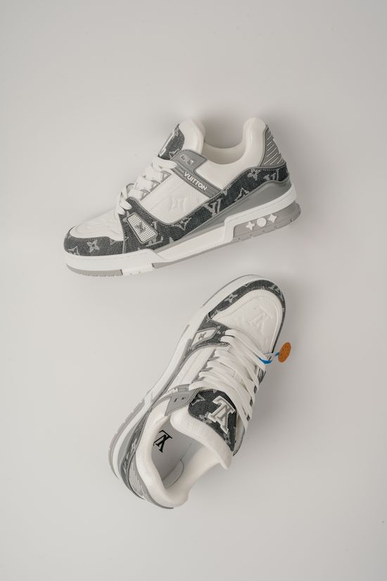 Louis Vuitton Leather Low-top Casual Sneakers with Anti-yellow Edge