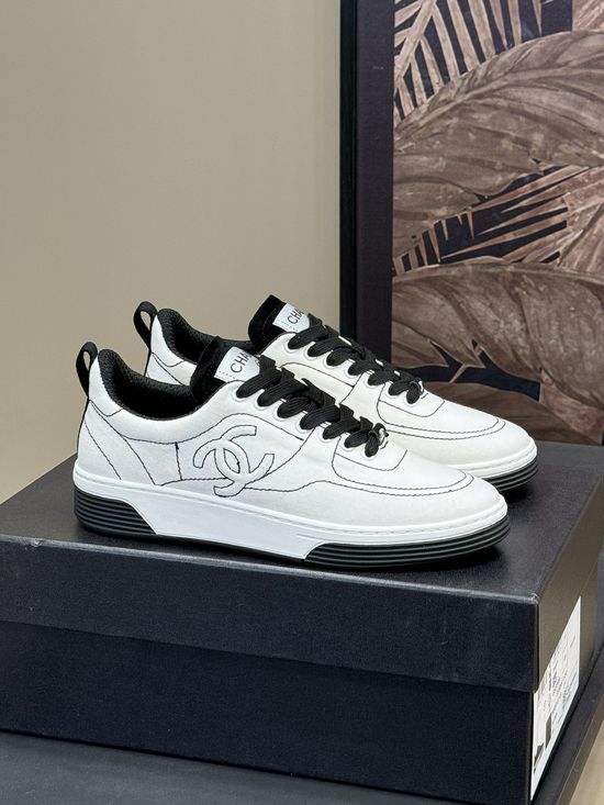 Chanel Stylish Comic-Inspired Plate Shoes