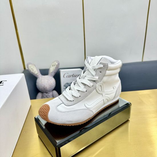 Loewe Comfortable Durable Casual Shoes with Classic Structured Design