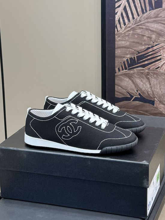 Chanel Stylish Comic-Inspired Plate Shoes