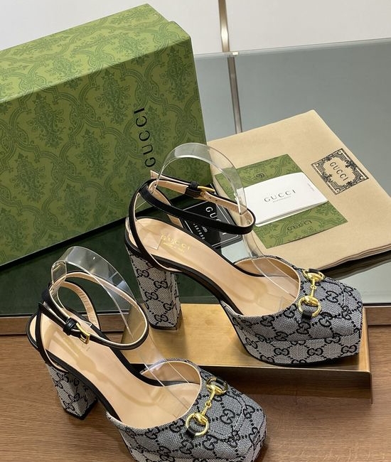Gucci Buckle Decor Patent Leather Platform Heeled Sandals